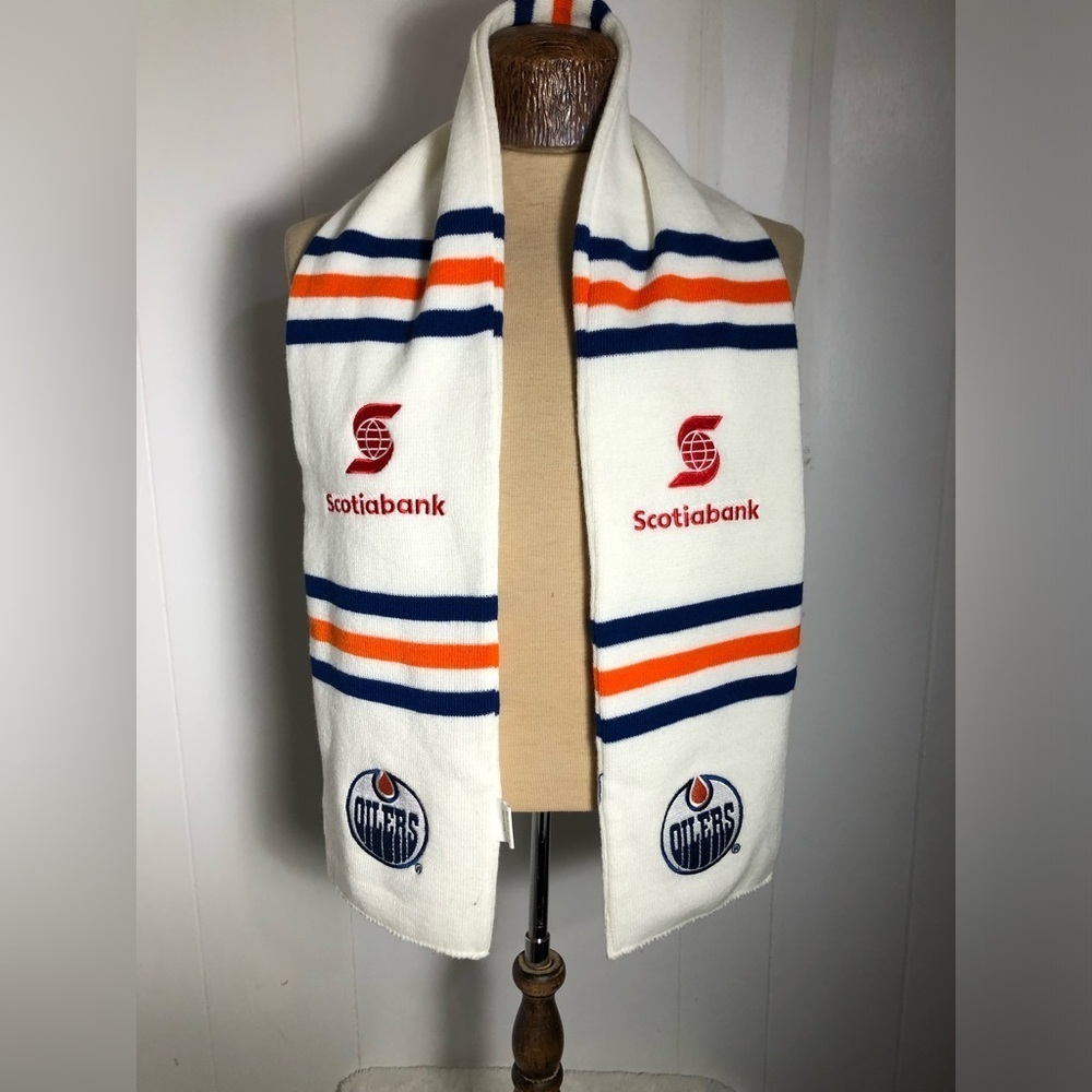 The Edmonton Oilers Scarf. Like New.
57” long
Was $40
Now $24